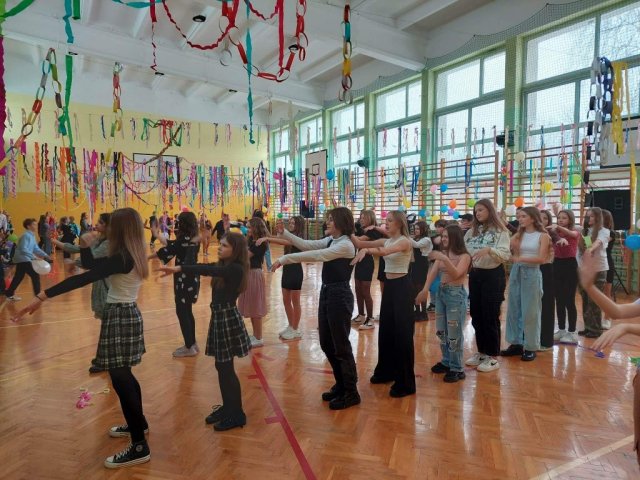 b_1024_768_0_00_images_2022_2023_Wydarzenia_zabawa_328873875_745325183609210_341903160524649128_n